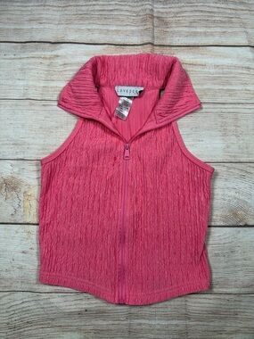 Love Poem Preppy Sleeveless Zip-Up Collared Top in Bright Pink